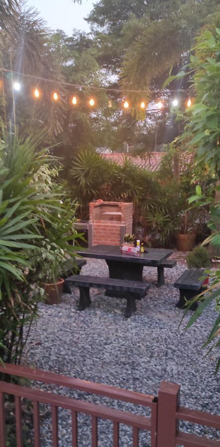 Daisy'S 2 Bedroom Family Home For Up To 5 Guests With Garden & Bbq Ко-Самед Экстерьер фото